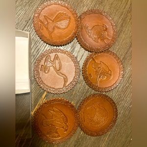 6 leather coaster with bird designs engraved
